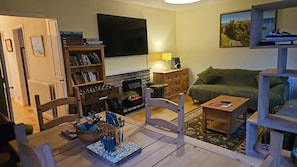 House | Living area - Mersea Island Retreat - 4 Bedroom House (Colchester)