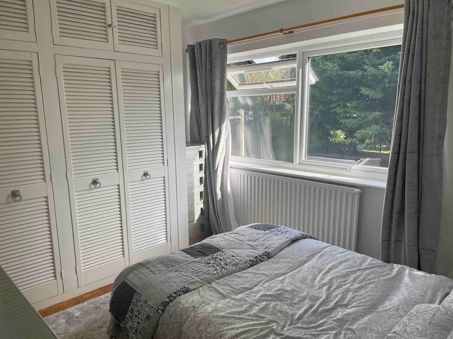 Casa | 4 habitaciones y tabla de planchar con plancha 