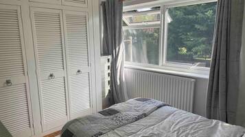 Hus | 4 soverom, strykejern/-brett, kablet internett (inkludert) og sengetøy