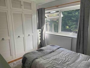 4 habitaciones y tabla de planchar con plancha 