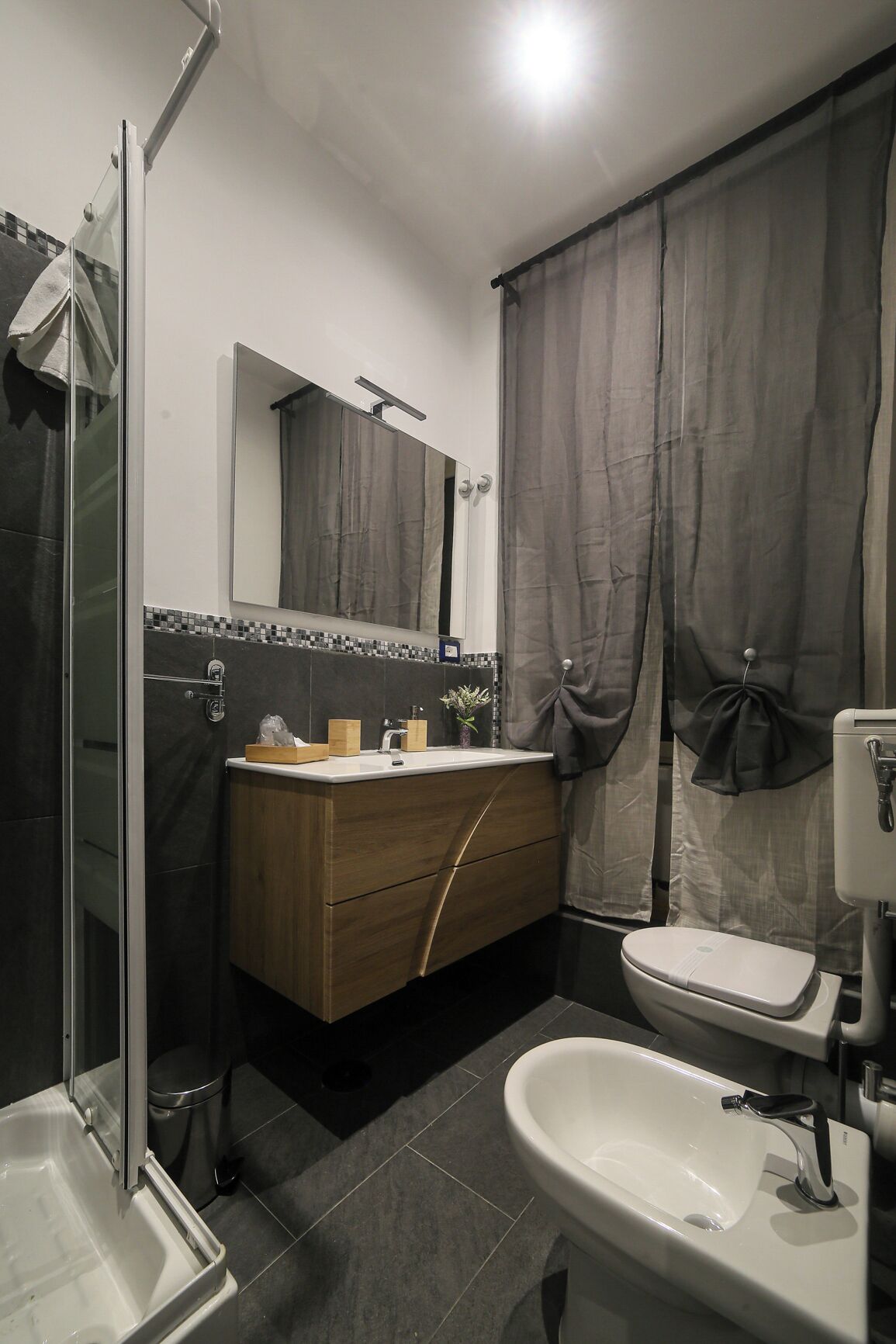 Dusche, Whirlpool, Haartrockner, Bidet