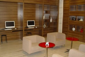 Lobby lounge - Nileke Echarm Hotel (Nilka County)