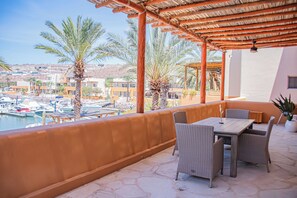 Deluxe Condo, Beachside | Terrace/patio