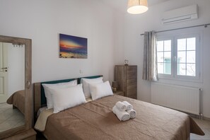 3 bedrooms, desk, Internet - Parian Charming 3bedroom Home (Paros)