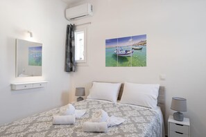 2 bedrooms, Internet - Parikia s Sunlight 2bedroom House (Paros)