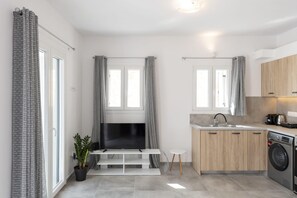 2 bedrooms, Internet - Parikia s Sunlight 2bedroom House (Paros)