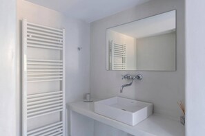 Apartment | 3 bedrooms, Internet - Parikia s Crossroad 3 Bedroom House (Paros)