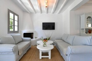 House | 3 bedrooms, Internet - Santa Flora 3 Bedroom House Parikia s Edge (Paros)