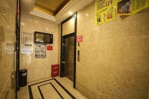 An elevator interior with a digital display, a trash bin, and informational posters on the walls. - Fengda Vista Hotel (Wuwei No.2 Middle School Pedestrian Street) (Wuwei)