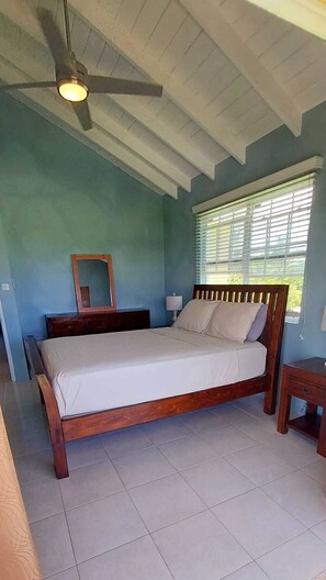 2 slaapkamers, een strijkplank/strijkijzer, gratis wifi, beddengoed