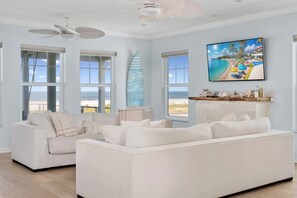 Smart TV, fireplace, books, stereo - Flagler Beachfront Ocean View Paradise + Surfboards & Golf Cart (Flagler Beach)