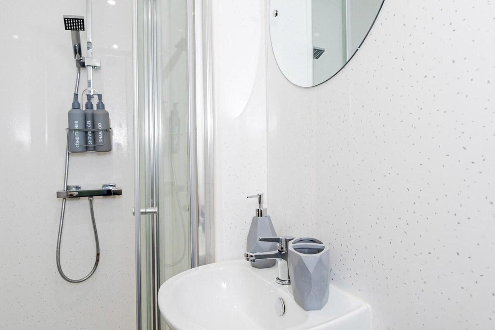House | Bathroom | Shower, hair dryer, towels