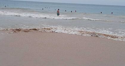 Charming 3-bedroom house in Mirissa Sri Lanka- Walk to beach