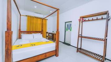3 bedrooms, desk, iron/ironing board, WiFi