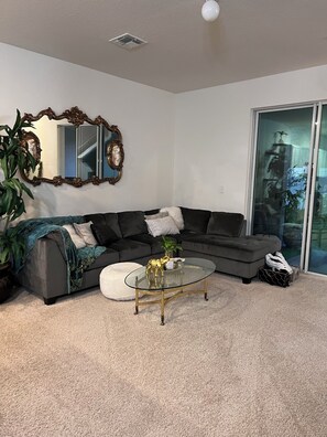 Smart TV, video games, printers - Chic 2-bed 1.5-bath townhouse in a secure community, adventures await nearby!
 (Brandon)