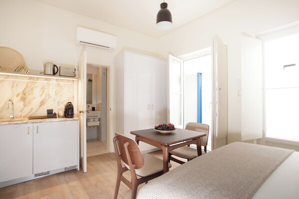 Interior - Casa Saint Jorge - Suite with Patio (Lisboa)