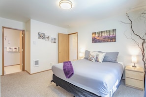 2 bedrooms, desk, iron/ironing board, travel crib