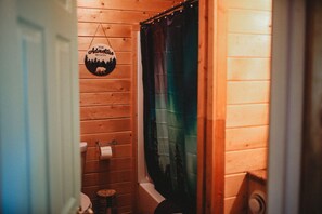 Hair dryer, towels - Raven's Wing Cabin C GetawayCabin (Fairbanks)