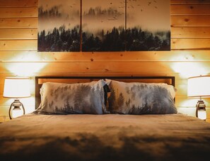 Desk, iron/ironing board, free WiFi, bed sheets - Raven's Wing Cabin C GetawayCabin (Fairbanks)