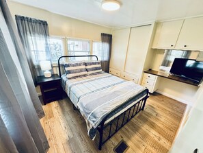 3 bedrooms, in-room safe, WiFi, bed sheets