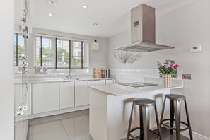 Refrigerador, microondas, horno, lavavajillas