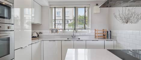 Frigorifero, microonde, forno, lavastoviglie