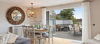 Ger Y Mor - Village Centre with Parking