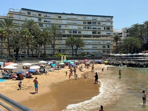 Camastros y toallas de playa 