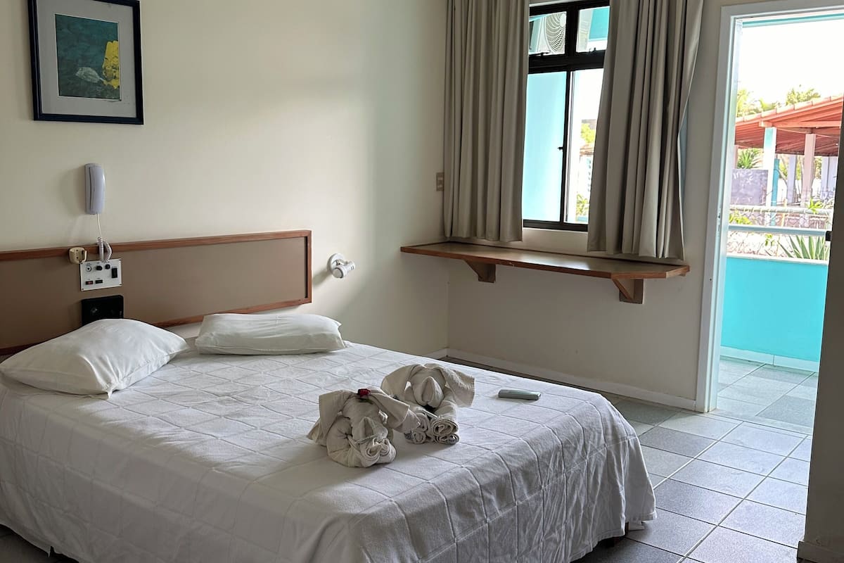 Minibar, bed sheets