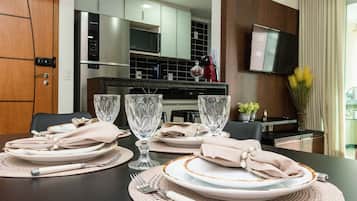 Basic Apartment | Dining