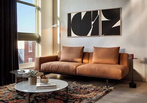 Televisión y oficina 