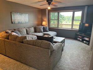 Living area - Cozy 4-bedroom cabin in serene Crosslake on the WHITEFISH CHAIN! (Crosslake)