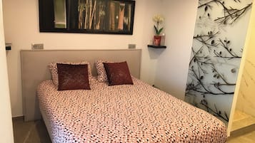 2 bedrooms, desk, iron/ironing board, free WiFi