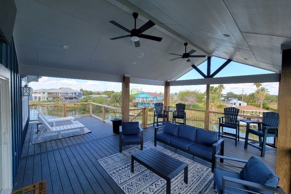 Back Patio w/Comfortable Seating, Ceiling Fans, Bluetooth Music & Smart TV