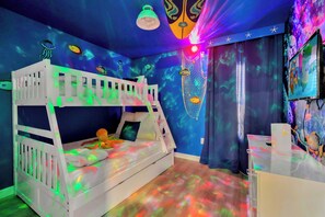 4 bedrooms, desk, iron/ironing board, travel crib