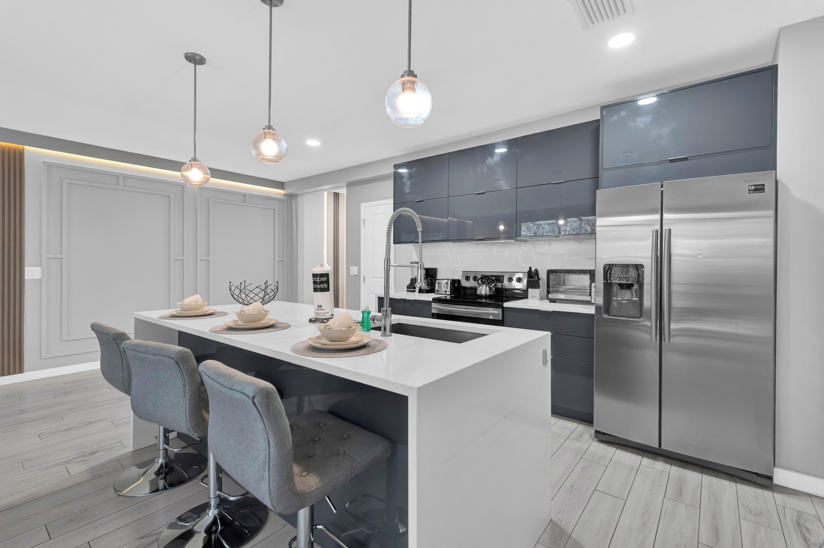 Geladeira, micro-ondas, fogão, cooktop