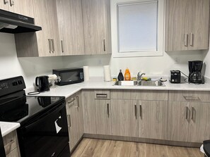 Private kitchen - Kcee’s Rest Haven (Saskatoon)