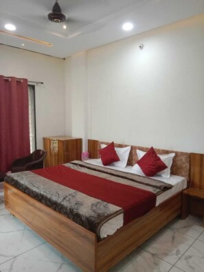 Family Room | Free WiFi - Hotel Shri Salasar (Ujjain)