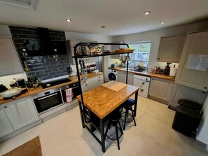 Refrigerador, horno, parrilla de estufa y lavavajillas 