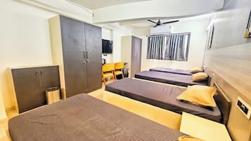 Dormitorio condiviso Luxury, vista città | Una scrivania, postazione laptop, Wi-Fi gratuito
