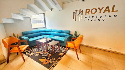 Royal Meredian Living