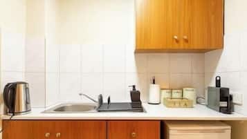 Fridge, coffee/tea maker