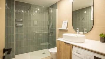 SĂšche-cheveux, serviettes fournies