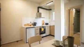 Réfrigérateur, four, plaque de cuisson, cafetiÚre/bouilloire