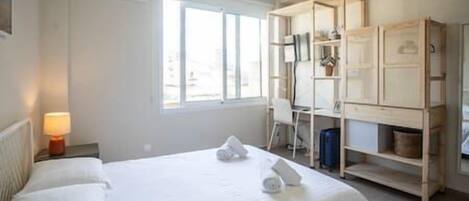 1 間睡房、熨斗/熨衫板、可攜式嬰兒床、上網