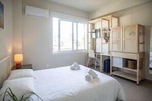 1 chambre, fer et planche à repasser, lit parapluie, accès Internet