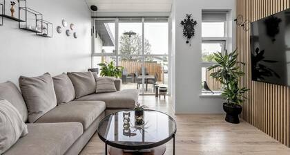 Modern Retreat in Reykjavik: Your Gateway to Nature and City Life
