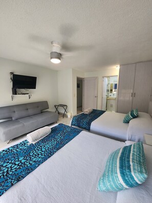3 bedrooms, in-room safe, iron/ironing board, travel cot