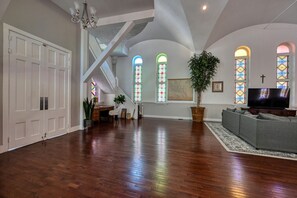 Smart-TV, Videospiele, DVD-Player, Bücher