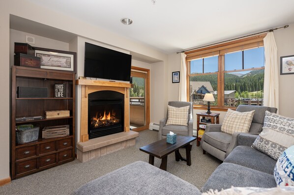 TV, fireplace - NEW LISTING! Value Unit 1422 - 2BR - Zephyr Mountain Lodge (Winter Park)